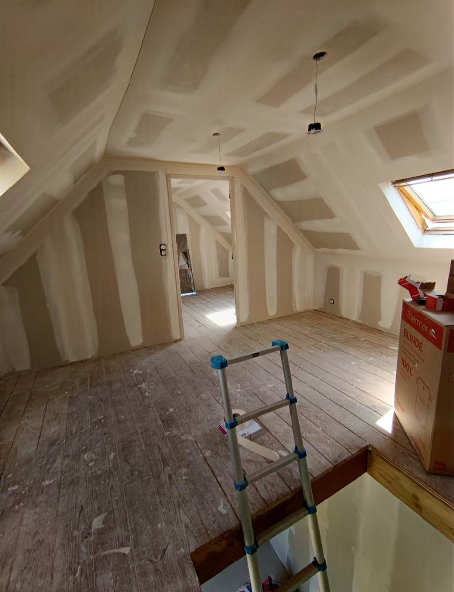 Pose de plaques de plâtre - CDC Rénovation
