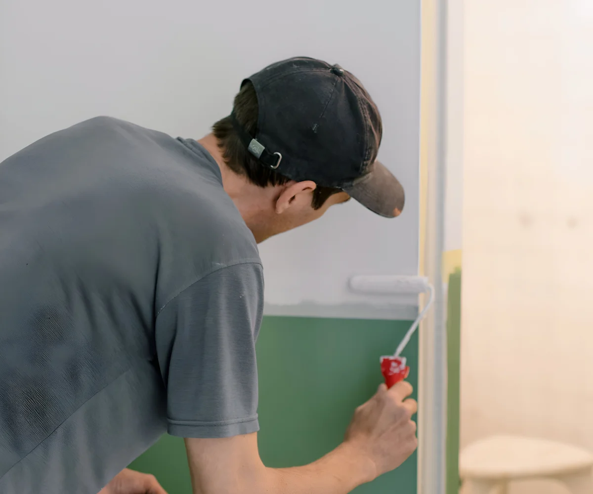 Kevin Cadic, artisan peintre CDC Rénovation à Saint Renan